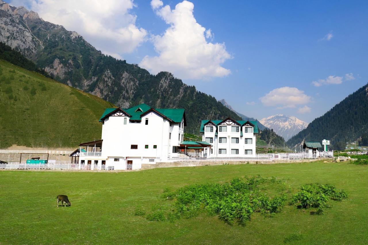 Lemon Tree Hotel, Sonāmarg Exteriör bild