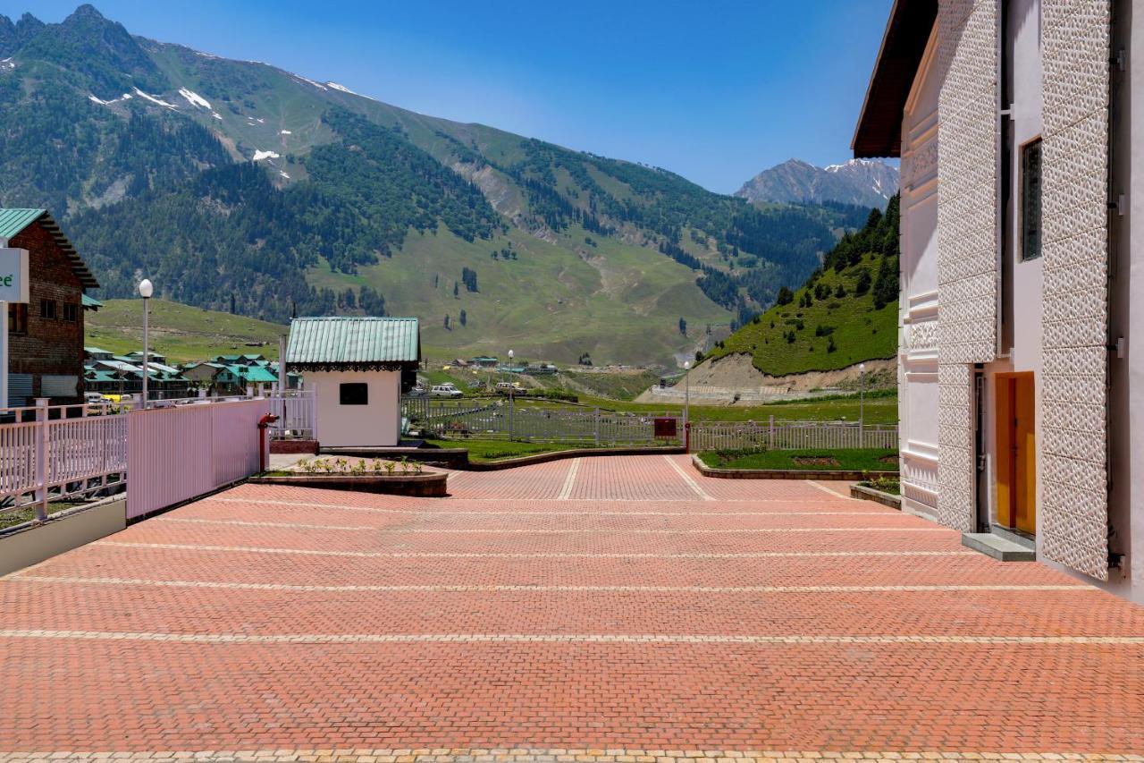 Lemon Tree Hotel, Sonāmarg Exteriör bild